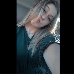 Meet your Posher, Krissa. My style is comfy & simple! NY based. Out with the old